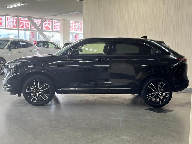 ヴェゼル ｅ：ＨＥＶ　Ｚ　ハイブリッドｅＨＥＶ－Ｚ＿純正ナビ／フルセグＴＶ／ｂｌｕｅｔｏｏｔｈ／バックカメラ＿ワイヤレス充電　ドライブレコーダー　ＥＴＣ２．０　ステアリングスイッチ　スマートキー　シートヒーター　純正アルミ（7枚目）