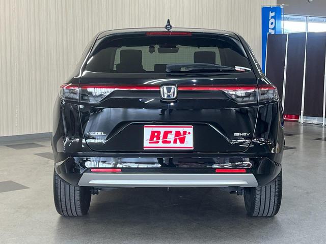 ヴェゼル ｅ：ＨＥＶ　Ｚ　ハイブリッドｅＨＥＶ－Ｚ＿純正ナビ／フルセグＴＶ／ｂｌｕｅｔｏｏｔｈ／バックカメラ＿ワイヤレス充電　ドライブレコーダー　ＥＴＣ２．０　ステアリングスイッチ　スマートキー　シートヒーター　純正アルミ（9枚目）