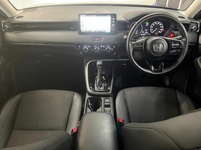 ヴェゼル ｅ：ＨＥＶ　Ｚ　ハイブリッドｅＨＥＶ－Ｚ＿純正ナビ／フルセグＴＶ／ｂｌｕｅｔｏｏｔｈ／バックカメラ＿ワイヤレス充電　ドライブレコーダー　ＥＴＣ２．０　ステアリングスイッチ　スマートキー　シートヒーター　純正アルミ（12枚目）