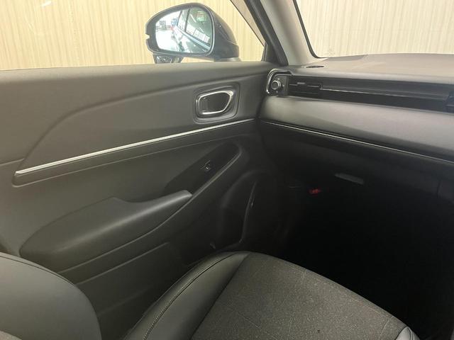 ヴェゼル ｅ：ＨＥＶ　Ｚ　ハイブリッドｅＨＥＶ－Ｚ＿純正ナビ／フルセグＴＶ／ｂｌｕｅｔｏｏｔｈ／バックカメラ＿ワイヤレス充電　ドライブレコーダー　ＥＴＣ２．０　ステアリングスイッチ　スマートキー　シートヒーター　純正アルミ（14枚目）