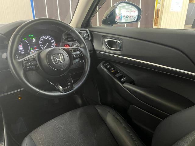 ヴェゼル ｅ：ＨＥＶ　Ｚ　ハイブリッドｅＨＥＶ－Ｚ＿純正ナビ／フルセグＴＶ／ｂｌｕｅｔｏｏｔｈ／バックカメラ＿ワイヤレス充電　ドライブレコーダー　ＥＴＣ２．０　ステアリングスイッチ　スマートキー　シートヒーター　純正アルミ（15枚目）