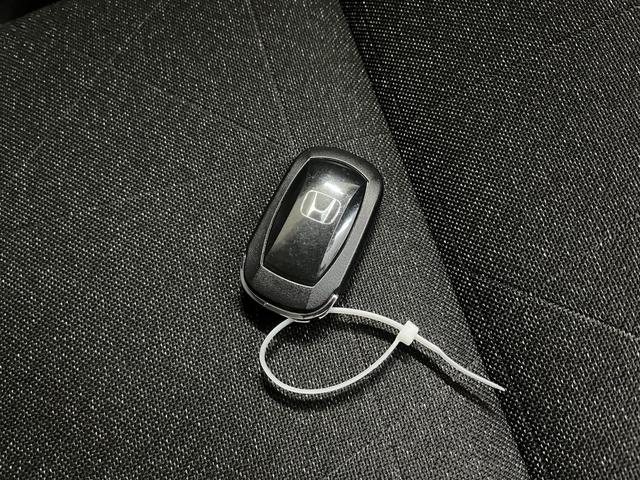 ヴェゼル ｅ：ＨＥＶ　Ｚ　ハイブリッドｅＨＥＶ－Ｚ＿純正ナビ／フルセグＴＶ／ｂｌｕｅｔｏｏｔｈ／バックカメラ＿ワイヤレス充電　ドライブレコーダー　ＥＴＣ２．０　ステアリングスイッチ　スマートキー　シートヒーター　純正アルミ（25枚目）