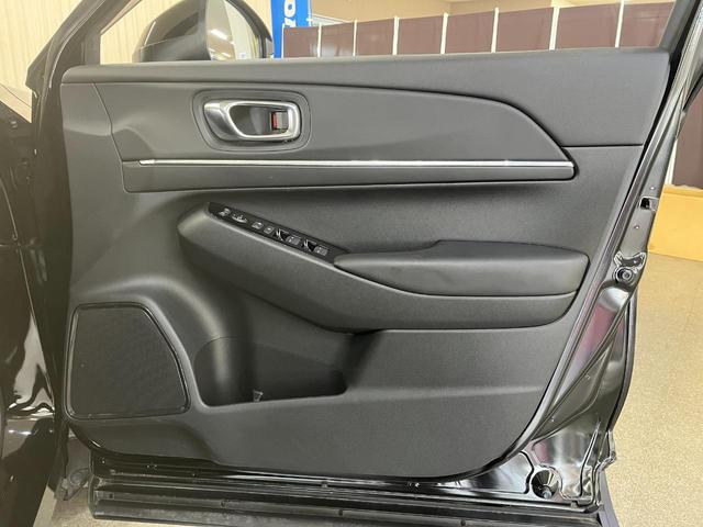 ヴェゼル ｅ：ＨＥＶ　Ｚ　ハイブリッドｅＨＥＶ－Ｚ＿純正ナビ／フルセグＴＶ／ｂｌｕｅｔｏｏｔｈ／バックカメラ＿ワイヤレス充電　ドライブレコーダー　ＥＴＣ２．０　ステアリングスイッチ　スマートキー　シートヒーター　純正アルミ（47枚目）