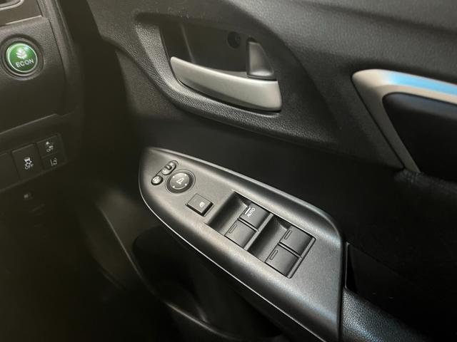 シャトル ハイブリッドＸ　ホンダセンシング　ハイブリッドＸホンダセンシング＿純正ナビ／フルセグＴＶ／ｂｌｕｅｔｏｏｔｈ／バックカメラ　ステアリングスイッチ　ＥＴＣ　スマートキー　オートライト　ＬＥＤヘッドライト　プッシュスタート（15枚目）