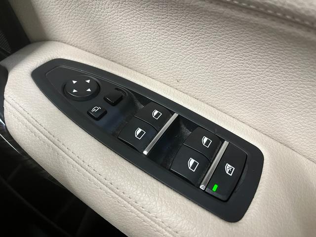 1シリーズ 118i ファッショニスタ 118iファッショニスタ__レザーシート_純正ナビ/bluetooth/バックカメラ 純正アルミホイール LEDヘッドライト パワーシート スマートキー シートヒーター ステアリングスイッチ(19枚目)