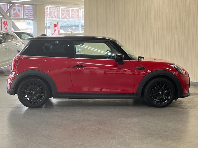 MINI クーパー_iストップ_純正ナビ/バックカメラ/bluetooth クリアランスソナー ステアリングスイッチ 電動格納ミラー ETC 純正アルミホイール LEDヘッドライト トノカバー(8枚目)