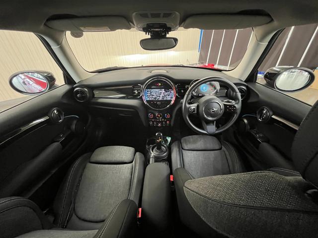 MINI クーパー_iストップ_純正ナビ/バックカメラ/bluetooth クリアランスソナー ステアリングスイッチ 電動格納ミラー ETC 純正アルミホイール LEDヘッドライト トノカバー(10枚目)