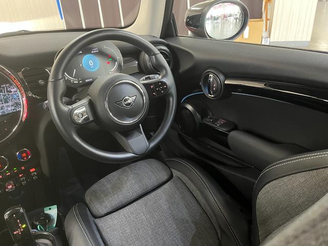 MINI クーパー_iストップ_純正ナビ/バックカメラ/bluetooth クリアランスソナー ステアリングスイッチ 電動格納ミラー ETC 純正アルミホイール LEDヘッドライト トノカバー(12枚目)