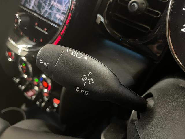 MINI クーパー_iストップ_純正ナビ/バックカメラ/bluetooth クリアランスソナー ステアリングスイッチ 電動格納ミラー ETC 純正アルミホイール LEDヘッドライト トノカバー(16枚目)