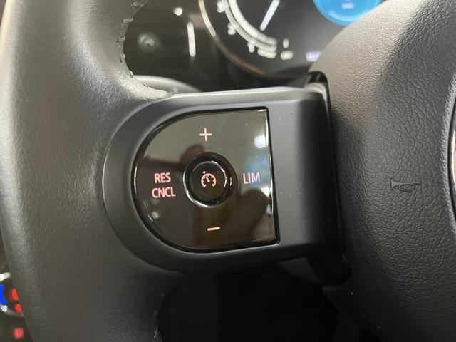 MINI クーパー_iストップ_純正ナビ/バックカメラ/bluetooth クリアランスソナー ステアリングスイッチ 電動格納ミラー ETC 純正アルミホイール LEDヘッドライト トノカバー(17枚目)