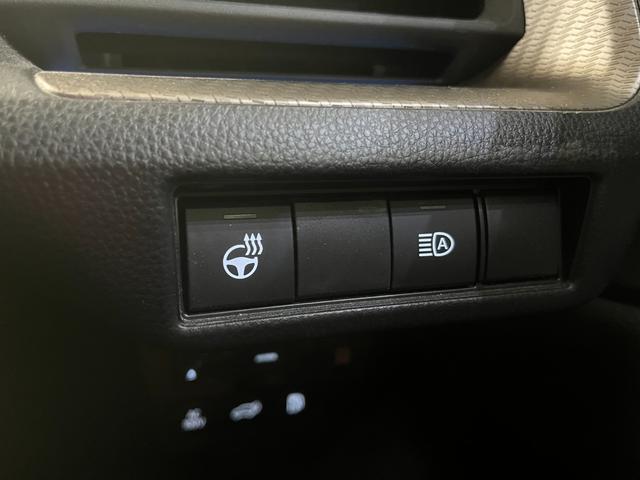 プリウス Z Z_純正ナビ/フルセグTV/パノラミックビューモニター/bluetooth_パノラマルーフ パワーバックドア ステアリングスイッチ パワーシート 純正アルミホイール スマートキー ETC2.0(19枚目)