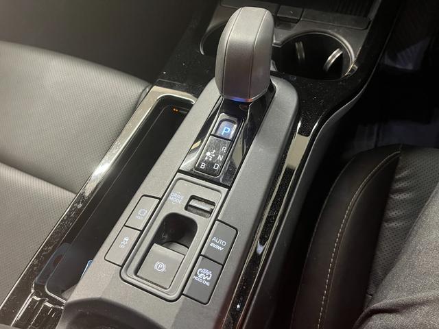 プリウス Z Z_純正ナビ/フルセグTV/パノラミックビューモニター/bluetooth_パノラマルーフ パワーバックドア ステアリングスイッチ パワーシート 純正アルミホイール スマートキー ETC2.0(24枚目)