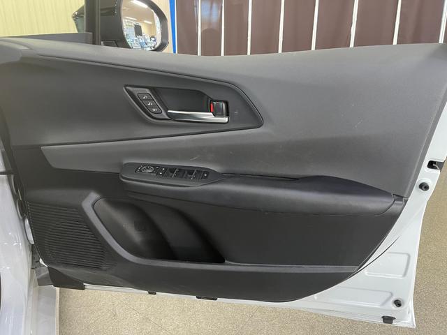 プリウス Z Z_純正ナビ/フルセグTV/パノラミックビューモニター/bluetooth_パノラマルーフ パワーバックドア ステアリングスイッチ パワーシート 純正アルミホイール スマートキー ETC2.0(42枚目)