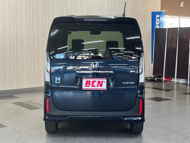 N-BOXカスタム ターボ カスタムターボ_両側パワースライドドア_シートヒーター_ハーフレザー ステアリングスイッチ スマートキー 電動格納ミラー 純正アルミホイール ベンチシート シートバックテーブル LEDヘッドライト(6枚目)