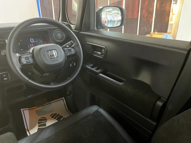 N-BOXカスタム ターボ カスタムターボ_両側パワースライドドア_シートヒーター_ハーフレザー ステアリングスイッチ スマートキー 電動格納ミラー 純正アルミホイール ベンチシート シートバックテーブル LEDヘッドライト(12枚目)