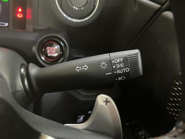 N-BOXカスタム ターボ カスタムターボ_両側パワースライドドア_シートヒーター_ハーフレザー ステアリングスイッチ スマートキー 電動格納ミラー 純正アルミホイール ベンチシート シートバックテーブル LEDヘッドライト(17枚目)