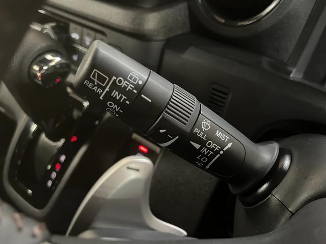 N-BOXカスタム ターボ カスタムターボ_両側パワースライドドア_シートヒーター_ハーフレザー ステアリングスイッチ スマートキー 電動格納ミラー 純正アルミホイール ベンチシート シートバックテーブル LEDヘッドライト(18枚目)