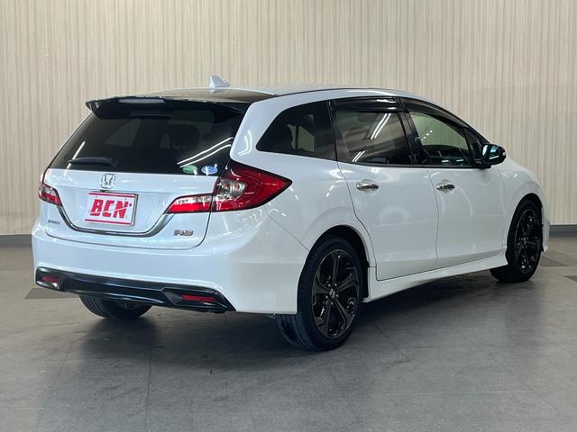 当店は大規模『４００台』の中古車を展示中！更に当社全店２４店舗の総台数はなんと・・１００００台！ご要望のお車がお探しできる自信があります！そして取り寄せも可能ですのでまずは御来店お待ちしております！