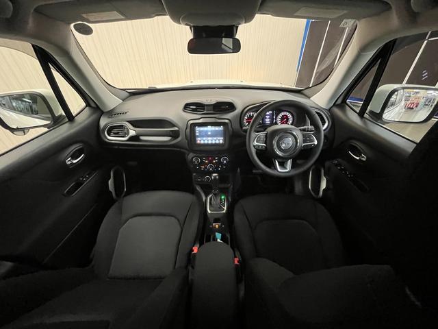 ジープ・レネゲード ロンジチュード ロンジチュード_純正ディスプレイオーディオ/バックカメラ クルーズコントロール ルーフレール 純正アルミホイール ETC トノカバー スマートキー フォグランプ ステアリングスイッチ(10枚目)