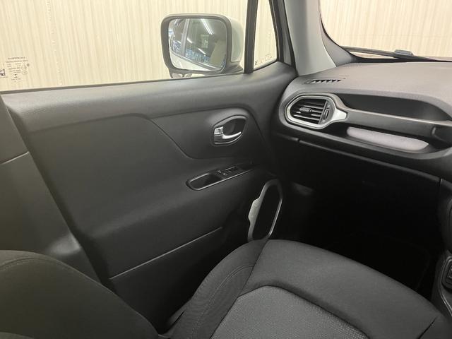 ジープ・レネゲード ロンジチュード ロンジチュード_純正ディスプレイオーディオ/バックカメラ クルーズコントロール ルーフレール 純正アルミホイール ETC トノカバー スマートキー フォグランプ ステアリングスイッチ(11枚目)