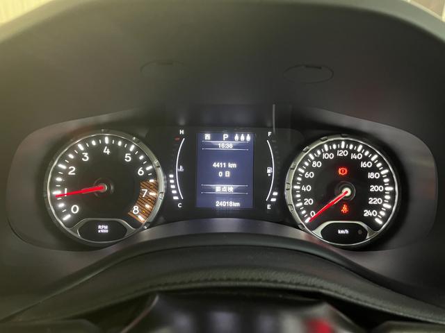 ジープ・レネゲード ロンジチュード ロンジチュード_純正ディスプレイオーディオ/バックカメラ クルーズコントロール ルーフレール 純正アルミホイール ETC トノカバー スマートキー フォグランプ ステアリングスイッチ(14枚目)