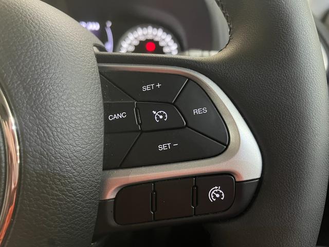 ジープ・レネゲード ロンジチュード ロンジチュード_純正ディスプレイオーディオ/バックカメラ クルーズコントロール ルーフレール 純正アルミホイール ETC トノカバー スマートキー フォグランプ ステアリングスイッチ(16枚目)