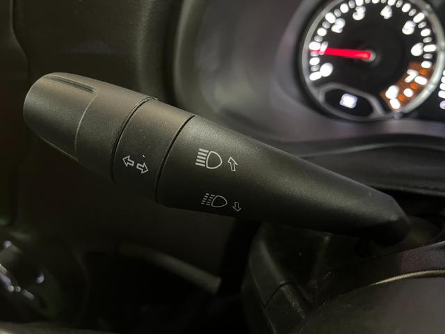 ジープ・レネゲード ロンジチュード ロンジチュード_純正ディスプレイオーディオ/バックカメラ クルーズコントロール ルーフレール 純正アルミホイール ETC トノカバー スマートキー フォグランプ ステアリングスイッチ(18枚目)