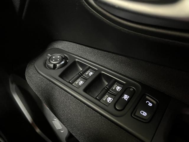 ジープ・レネゲード ロンジチュード ロンジチュード_純正ディスプレイオーディオ/バックカメラ クルーズコントロール ルーフレール 純正アルミホイール ETC トノカバー スマートキー フォグランプ ステアリングスイッチ(19枚目)