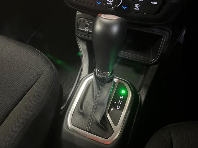 ジープ・レネゲード ロンジチュード ロンジチュード_純正ディスプレイオーディオ/バックカメラ クルーズコントロール ルーフレール 純正アルミホイール ETC トノカバー スマートキー フォグランプ ステアリングスイッチ(22枚目)