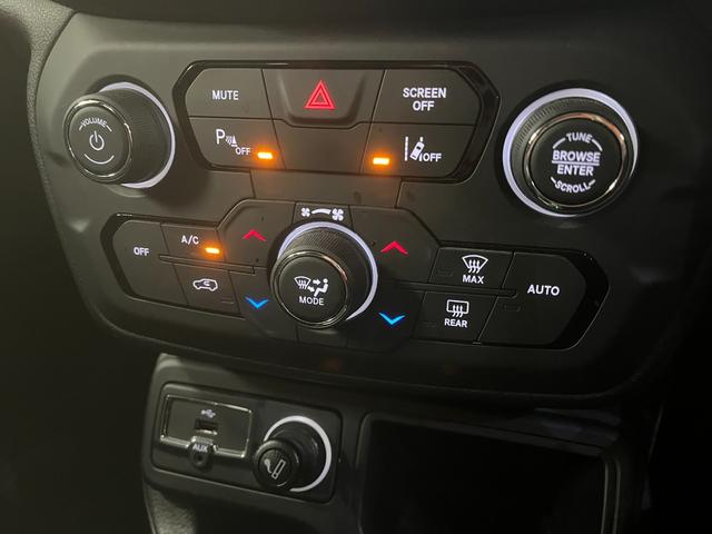 ジープ・レネゲード ロンジチュード ロンジチュード_純正ディスプレイオーディオ/バックカメラ クルーズコントロール ルーフレール 純正アルミホイール ETC トノカバー スマートキー フォグランプ ステアリングスイッチ(25枚目)