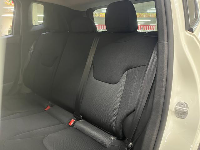 ジープ・レネゲード ロンジチュード ロンジチュード_純正ディスプレイオーディオ/バックカメラ クルーズコントロール ルーフレール 純正アルミホイール ETC トノカバー スマートキー フォグランプ ステアリングスイッチ(31枚目)