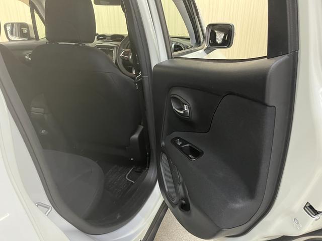 ジープ・レネゲード ロンジチュード ロンジチュード_純正ディスプレイオーディオ/バックカメラ クルーズコントロール ルーフレール 純正アルミホイール ETC トノカバー スマートキー フォグランプ ステアリングスイッチ(40枚目)