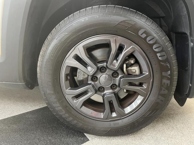 ジープ・レネゲード ロンジチュード ロンジチュード_純正ディスプレイオーディオ/バックカメラ クルーズコントロール ルーフレール 純正アルミホイール ETC トノカバー スマートキー フォグランプ ステアリングスイッチ(41枚目)