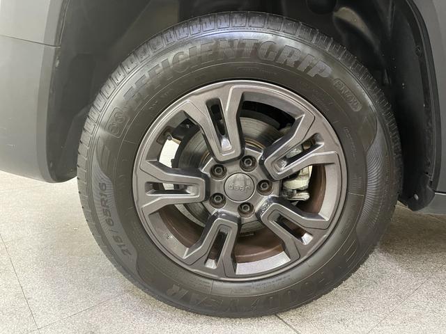 ジープ・レネゲード ロンジチュード ロンジチュード_純正ディスプレイオーディオ/バックカメラ クルーズコントロール ルーフレール 純正アルミホイール ETC トノカバー スマートキー フォグランプ ステアリングスイッチ(42枚目)