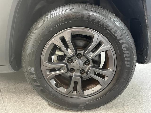 ジープ・レネゲード ロンジチュード ロンジチュード_純正ディスプレイオーディオ/バックカメラ クルーズコントロール ルーフレール 純正アルミホイール ETC トノカバー スマートキー フォグランプ ステアリングスイッチ(43枚目)