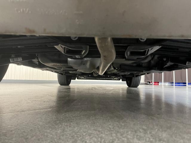 ジープ・レネゲード ロンジチュード ロンジチュード_純正ディスプレイオーディオ/バックカメラ クルーズコントロール ルーフレール 純正アルミホイール ETC トノカバー スマートキー フォグランプ ステアリングスイッチ(45枚目)