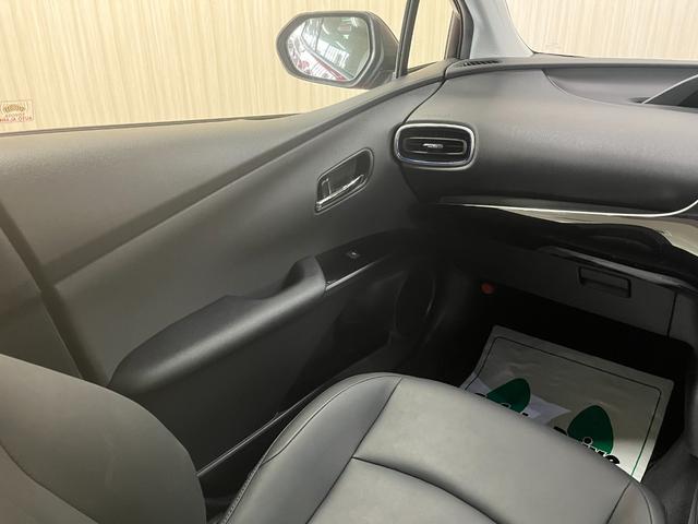 プリウス Ｓツーリングセレクション　Ｓツーリングセレクション＿純正ナビ／ワンセグＴＶ＿バックカメラ　ドライブレコーダー　純正アルミホイール　ステアリングスイッチ　スマートキー　シートヒーター　ビルトインＥＴＣ　ＬＥＤヘッドライト（11枚目）