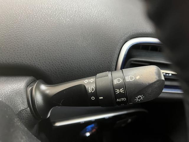 プリウス Ｓツーリングセレクション　Ｓツーリングセレクション＿純正ナビ／ワンセグＴＶ＿バックカメラ　ドライブレコーダー　純正アルミホイール　ステアリングスイッチ　スマートキー　シートヒーター　ビルトインＥＴＣ　ＬＥＤヘッドライト（17枚目）