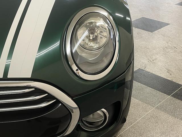 ＭＩＮＩ クーパー　クラブマン　クラブマン＿クーパー５ドア＿ＨＩＤライト＿ナビＵＳＣＧ　フォグランプ　スマートキー　純正アルミホイール　ＥＴＣ　電動格納ミラー　オートライト　ステアリングスイッチ　純正ＨＤＤナビ／バックカメラ（17枚目）