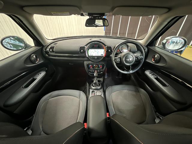 ＭＩＮＩ クーパー　クラブマン　クラブマン＿クーパー５ドア＿ＨＩＤライト＿ナビＵＳＣＧ　フォグランプ　スマートキー　純正アルミホイール　ＥＴＣ　電動格納ミラー　オートライト　ステアリングスイッチ　純正ＨＤＤナビ／バックカメラ（20枚目）