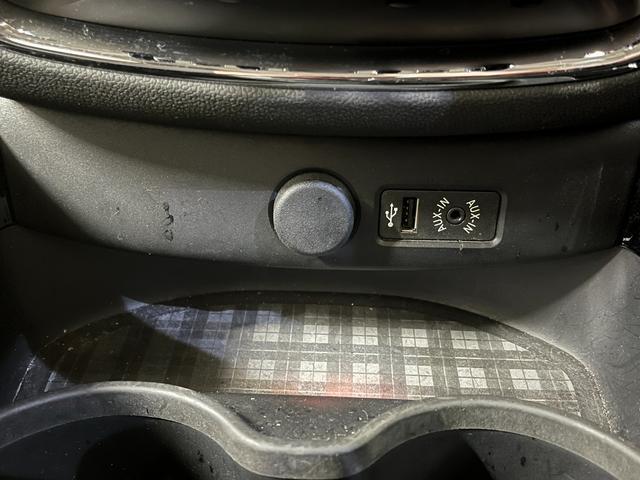 ＭＩＮＩ クーパー　クラブマン　クラブマン＿クーパー５ドア＿ＨＩＤライト＿ナビＵＳＣＧ　フォグランプ　スマートキー　純正アルミホイール　ＥＴＣ　電動格納ミラー　オートライト　ステアリングスイッチ　純正ＨＤＤナビ／バックカメラ（28枚目）