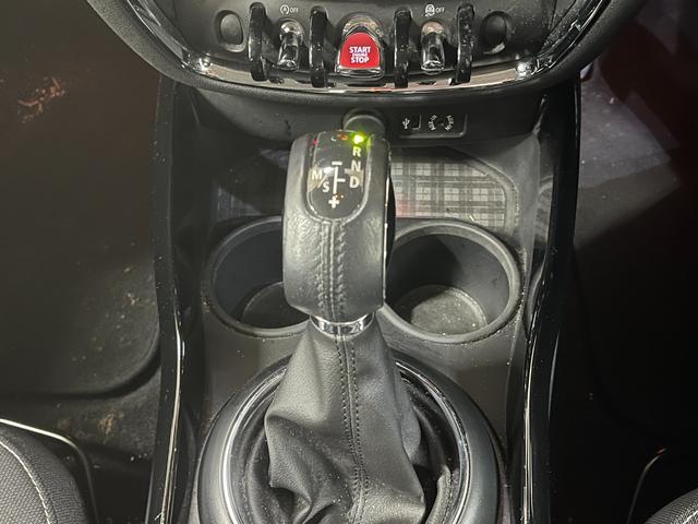 ＭＩＮＩ クーパー　クラブマン　クラブマン＿クーパー５ドア＿ＨＩＤライト＿ナビＵＳＣＧ　フォグランプ　スマートキー　純正アルミホイール　ＥＴＣ　電動格納ミラー　オートライト　ステアリングスイッチ　純正ＨＤＤナビ／バックカメラ（29枚目）