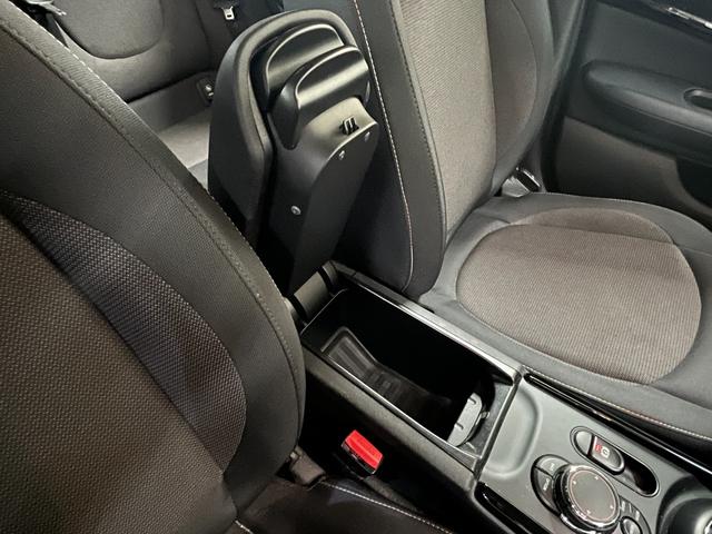 ＭＩＮＩ クーパー　クラブマン　クラブマン＿クーパー５ドア＿ＨＩＤライト＿ナビＵＳＣＧ　フォグランプ　スマートキー　純正アルミホイール　ＥＴＣ　電動格納ミラー　オートライト　ステアリングスイッチ　純正ＨＤＤナビ／バックカメラ（32枚目）