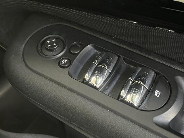 ＭＩＮＩ クーパー　クラブマン　クラブマン＿クーパー５ドア＿ＨＩＤライト＿ナビＵＳＣＧ　フォグランプ　スマートキー　純正アルミホイール　ＥＴＣ　電動格納ミラー　オートライト　ステアリングスイッチ　純正ＨＤＤナビ／バックカメラ（38枚目）