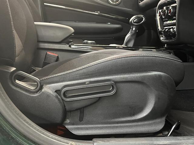 ＭＩＮＩ クーパー　クラブマン　クラブマン＿クーパー５ドア＿ＨＩＤライト＿ナビＵＳＣＧ　フォグランプ　スマートキー　純正アルミホイール　ＥＴＣ　電動格納ミラー　オートライト　ステアリングスイッチ　純正ＨＤＤナビ／バックカメラ（43枚目）