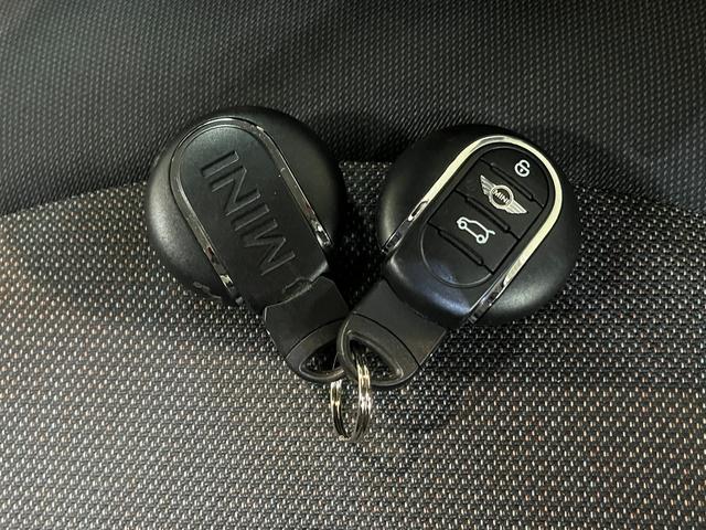 ＭＩＮＩ クーパー　クラブマン　クラブマン＿クーパー５ドア＿ＨＩＤライト＿ナビＵＳＣＧ　フォグランプ　スマートキー　純正アルミホイール　ＥＴＣ　電動格納ミラー　オートライト　ステアリングスイッチ　純正ＨＤＤナビ／バックカメラ（44枚目）