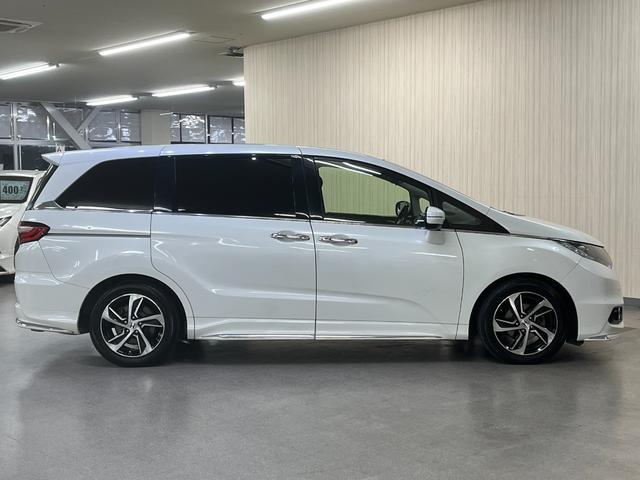 オデッセイ アブソルート　アブソルート　純正ナビ／ｂｌｕｅｔｏｏｔｈ／フルセグＴＶ／バックカメラ　リアフリップダウンモニター　純正アルミ　フォグランプ　ドライブレコーダー　ＥＴＣ　両側パワースライドドア　ステアリングスイッチ（5枚目）