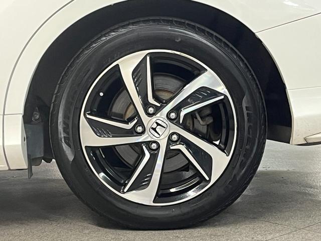 オデッセイ アブソルート　アブソルート　純正ナビ／ｂｌｕｅｔｏｏｔｈ／フルセグＴＶ／バックカメラ　リアフリップダウンモニター　純正アルミ　フォグランプ　ドライブレコーダー　ＥＴＣ　両側パワースライドドア　ステアリングスイッチ（13枚目）