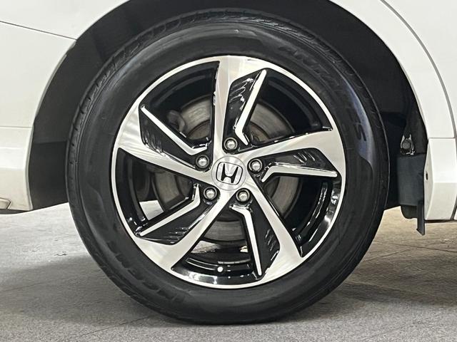 オデッセイ アブソルート　アブソルート　純正ナビ／ｂｌｕｅｔｏｏｔｈ／フルセグＴＶ／バックカメラ　リアフリップダウンモニター　純正アルミ　フォグランプ　ドライブレコーダー　ＥＴＣ　両側パワースライドドア　ステアリングスイッチ（14枚目）