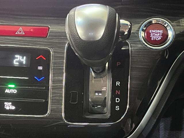 オデッセイ アブソルート　アブソルート　純正ナビ／ｂｌｕｅｔｏｏｔｈ／フルセグＴＶ／バックカメラ　リアフリップダウンモニター　純正アルミ　フォグランプ　ドライブレコーダー　ＥＴＣ　両側パワースライドドア　ステアリングスイッチ（30枚目）